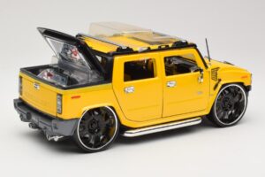 Hummer H2 SUT Concept Gul Maisto 1:18 31067 Metall — bild 3 av 8