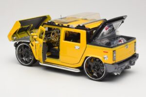 Hummer H2 SUT Concept Gul Maisto 1:18 31067 Metall — bild 5 av 8