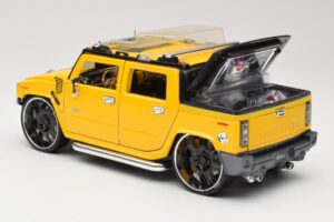 Hummer H2 SUT Concept Gul Maisto 1:18 31067 Metall — bild 7 av 8