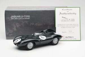 Jaguar D-Type #6 M. Hawthorn / I. Bueb Team Jaguar Cars Ltd 24 Hours of Le Mans 1955 AUTOart 1:18 85586 Metall — bild 6 av 6