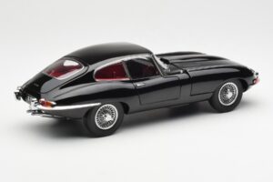 Jaguar E-Type 3.8 Series 1 Svart Kyosho 1:18 08954BK Metall — bild 3 av 8