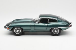 Jaguar E-Type 3.8 Series 1 Mörkgrön Kyosho 1:18 08954DG Metall — bild 4 av 8