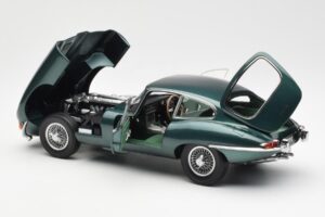 Jaguar E-Type 3.8 Series 1 Mörkgrön Kyosho 1:18 08954DG Metall — bild 5 av 8