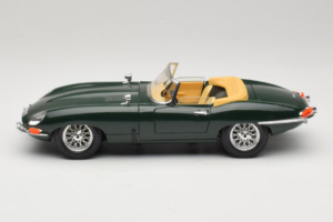 Jaguar E-Type Cabriolet Grön Bburago 1:18 3026 Metall — bild 4 av 8