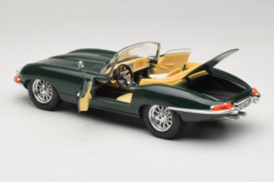 Jaguar E-Type Cabriolet Grön Bburago 1:18 3026 Metall — bild 5 av 8