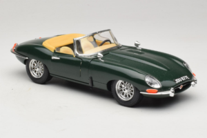 Jaguar E-Type Cabriolet Grön Bburago 1:18 3026 Metall — bild 6 av 8