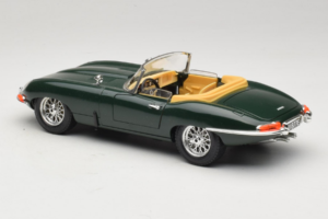 Jaguar E-Type Cabriolet Grön Bburago 1:18 3026 Metall — bild 7 av 8