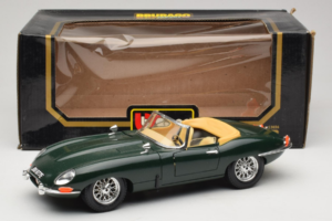 Jaguar E-Type Cabriolet Grön Bburago 1:18 3026 Metall — bild 8 av 8