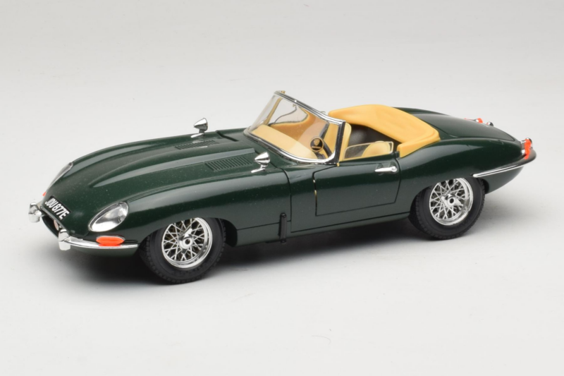 Jaguar E-Type Cabriolet Grön Bburago 1:18 3026 Metall