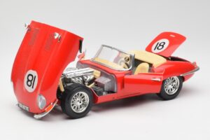 Jaguar E-Type Cabriolet Röd Bburago 1:18 3016 Metall — bild 2 av 8