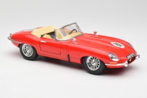 Jaguar E-Type Cabriolet Röd Bburago 1:18 3016 Metall — bild 6 av 8