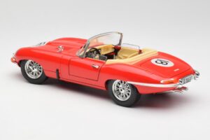 Jaguar E-Type Cabriolet Röd Bburago 1:18 3016 Metall — bild 7 av 8