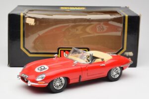 Jaguar E-Type Cabriolet Röd Bburago 1:18 3016 Metall — bild 8 av 8