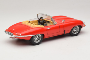 Jaguar E-Type Series 1 Cabriolet Röd Bburago 1:18 3038 Metall — bild 3 av 8
