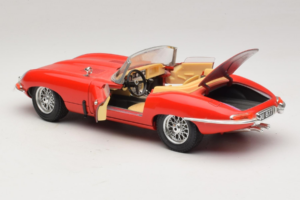 Jaguar E-Type Series 1 Cabriolet Röd Bburago 1:18 3038 Metall — bild 5 av 8