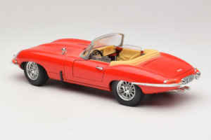 Jaguar E-Type Series 1 Cabriolet Röd Bburago 1:18 3038 Metall — bild 6 av 8