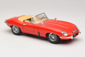 Jaguar E-Type Series 1 Cabriolet Röd Bburago 1:18 3038 Metall — bild 7 av 8