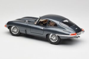 Jaguar E-Type Series 1 Grön Bburago 1:18 3018-M1 Metall — bild 4 av 8