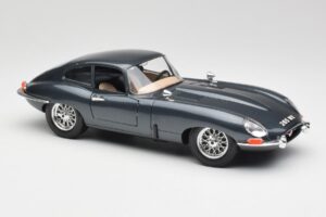 Jaguar E-Type Series 1 Grön Bburago 1:18 3018-M1 Metall — bild 6 av 8