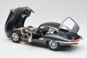 Jaguar E-Type Series 1 Grön Bburago 1:18 3018-M1 Metall — bild 7 av 8