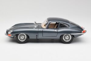 Jaguar E-Type Grå Bburago 1:18 30018 Metall — bild 4 av 8