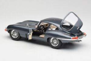 Jaguar E-Type Grå Bburago 1:18 30018 Metall — bild 5 av 8