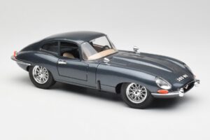 Jaguar E-Type Grå Bburago 1:18 30018 Metall — bild 6 av 8