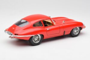 Jaguar E-Type Röd Bburago 1:18 3018 Metall — bild 3 av 8