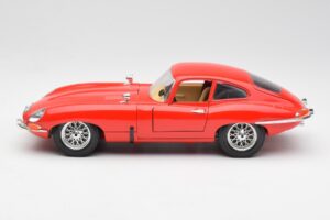 Jaguar E-Type Röd Bburago 1:18 3018 Metall — bild 4 av 8