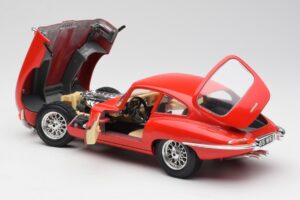 Jaguar E-Type Röd Bburago 1:18 3018 Metall — bild 5 av 8