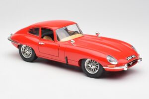 Jaguar E-Type Röd Bburago 1:18 3018 Metall — bild 6 av 8