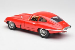 Jaguar E-Type Röd Bburago 1:18 3018 Metall — bild 7 av 8