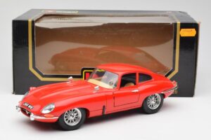 Jaguar E-Type Röd Bburago 1:18 3018 Metall — bild 8 av 8