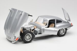 Jaguar E-Type Series 1 Silver Bburago 1:18 3018-M2 Metall — bild 2 av 8