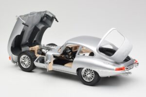 Jaguar E-Type Series 1 Silver Bburago 1:18 3018-M2 Metall — bild 5 av 8