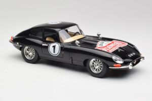 Jaguar E-Type Series 1 #1 British Racing Green Bburago 1:18 3018-M3 Metall — bild 6 av 8
