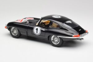 Jaguar E-Type Series 1 #1 British Racing Green Bburago 1:18 3018-M3 Metall — bild 7 av 8