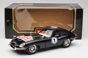 Jaguar E-Type Series 1 #1 British Racing Green Bburago 1:18 3018-M3 Metall — bild 8 av 8