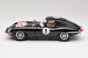 Jaguar E-Type Series 1 #1 British Racing Green Bburago 1:18 3018-M3 Metall — bild 4 av 8