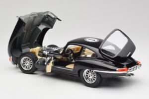 Jaguar E-Type Series 1 #1 British Racing Green Bburago 1:18 3018-M3 Metall — bild 5 av 8