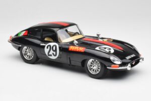 Jaguar E-Type #29 Svart Bburago 1:18 3018-M4 Metall — bild 6 av 8