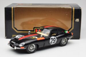 Jaguar E-Type #29 Svart Bburago 1:18 3018-M4 Metall — bild 8 av 8
