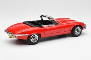 Jaguar E-Type Roadster Series III V12 Röd AUTOart 1:18 73523 Metall — bild 3 av 8
