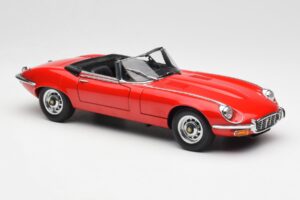 Jaguar E-Type Roadster Series III V12 Röd AUTOart 1:18 73523 Metall — bild 6 av 8