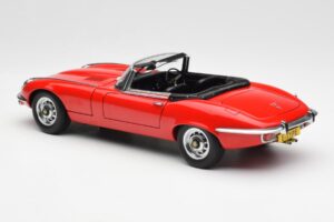 Jaguar E-Type Roadster Series III V12 Röd AUTOart 1:18 73523 Metall — bild 7 av 8