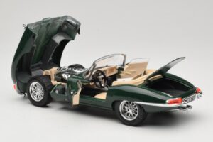 Jaguar E-Type Series 1 Roadster Grön Bburago 1:18 3016-M1 Metall — bild 5 av 8
