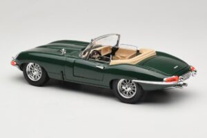 Jaguar E-Type Series 1 Roadster Grön Bburago 1:18 3016-M1 Metall — bild 7 av 8