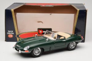 Jaguar E-Type Series 1 Roadster Grön Bburago 1:18 3016-M1 Metall — bild 8 av 8