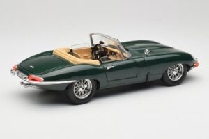 Jaguar E-Type Series 1 Roadster Grön Bburago 1:18 3018-M5 Metall — bild 3 av 8