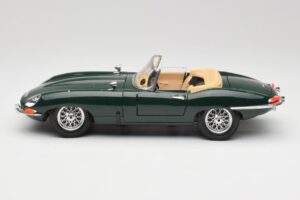 Jaguar E-Type Series 1 Roadster Grön Bburago 1:18 3018-M5 Metall — bild 4 av 8